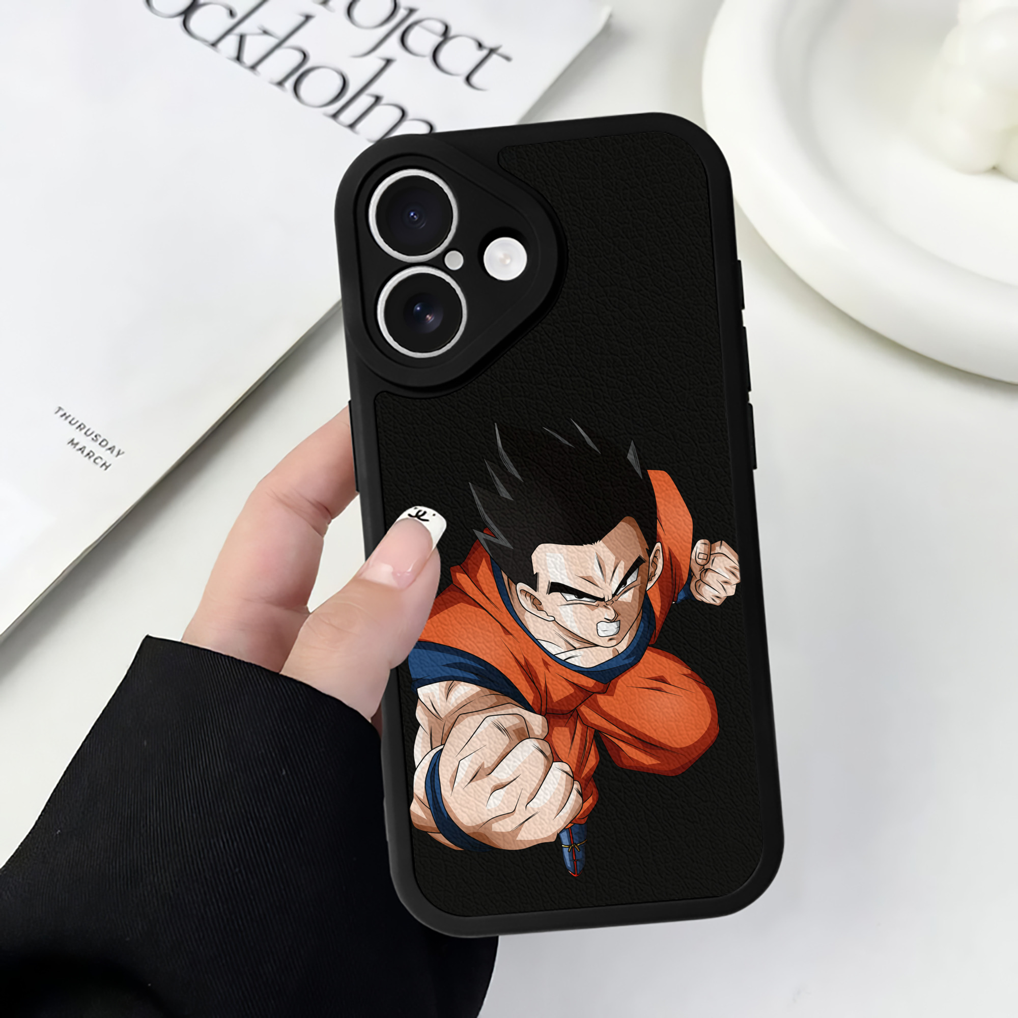 （画像用） ドラゴンボール 孫 悟飯（そんごはん）DRAGON BALL Son Gohan 【iPhone 16シリーズ対応】シリコンスマホケース（レザー調） 材質：シリコン